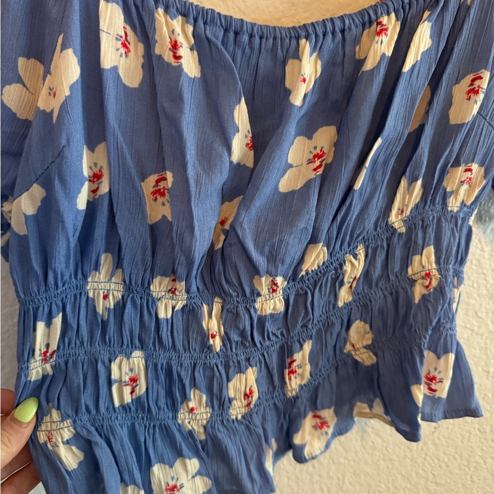 All in Favor Blue Floral Bell Sleeve Crop Top - Picture 4 of 5